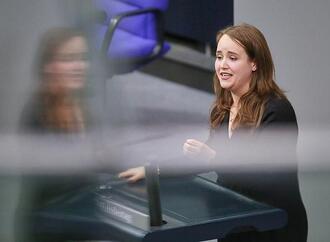 Neue Aufgabe für Ex-Grünen-Chefin: Lang geht in Petitionsausschuss