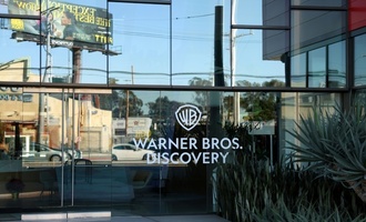 Warner Bros Discovery lehnt auch verbessertes Übernahmeangebot von Paramount ab