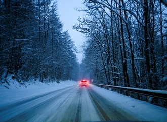 Deutschland rüstet sich für Schneefront - Schulausfälle und tödliche Unfälle