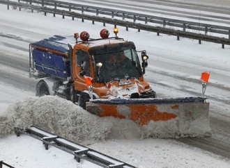 Baden-Württemberg: 86-Jähriger stirbt nach Unfall mit Schneepflug
