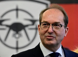 Dobrindt kündigt Entscheidung zu Rückführungszentrum für Migranten an