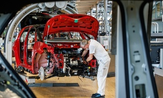 Zuwächse vor allem in der Autobranche: Industrieproduktion im November gestiegen