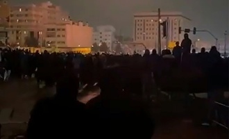 Irans Parlamentspräsident droht USA mit Vergeltung im Falle eines Angriffs