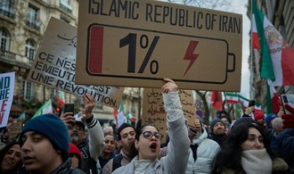 Tausende Menschen demonstrieren in Paris und London für Protestbewegung im Iran