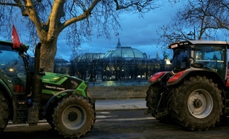 Landwirte protestieren mit Traktoren in Paris gegen Mercosur-Abkommen