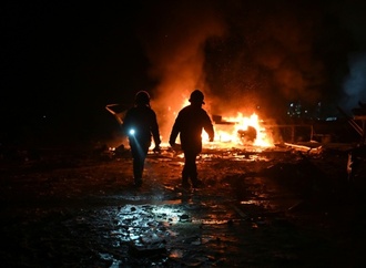 Todesopfer und Stromausfall durch erneute russische Angriffe in der Urkaine