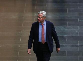 Röttgen begrüßt Trumps Strafzölle gegen Handelspartner des Iran