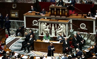 Französische Nationalversammlung stimmt über Misstrauensanträge ab