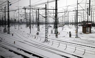 Bahn entschuldigt sich bei Reisenden für Winter-Chaos