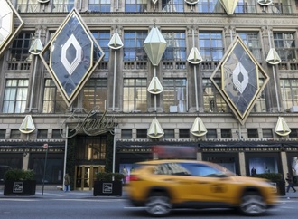 US-Luxushändler Saks Global rutscht in die Insolvenz