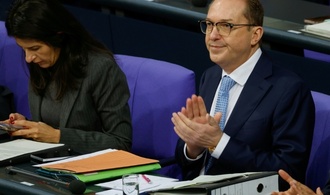 Dobrindt lehnt Stopp von Abschiebungen in den Iran ab