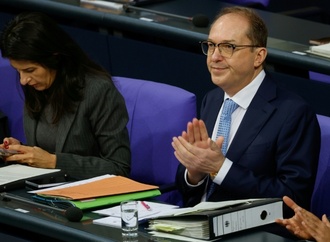 Dobrindt lehnt Stopp von Abschiebungen in den Iran ab