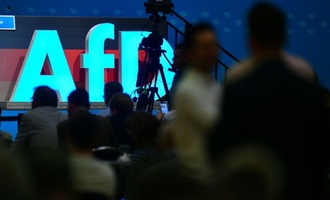 Kurz vor Kommunalwahl: AfD auf Rekordhoch in politischer Stimmung in Bayern