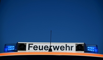 Ungewöhnlicher Einsatz für Feuerwehr: Kanarienvogel von Karabinerhaken befreit