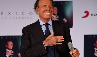 Julio Iglesias weist Vorwürfe der sexuellen Gewalt als ''komplett falsch'' zurück
