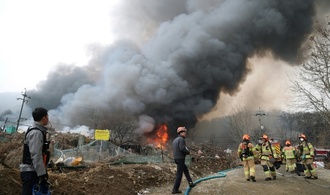 Neben berühmten Gangnam-Luxusviertel: Feuer wütet in Slum in Seoul