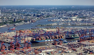 Ein Toter und mehrere Schwerverletzte bei Kollision von Bus und Bahn in Hamburg