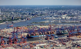 Ein Toter und mehrere Schwerverletzte bei Kollision von Bus und Bahn in Hamburg