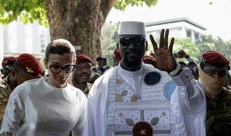 Guineas Ex-Militärmachthaber Doumbouya leistet Amtseid als neuer Präsident