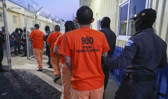 Bandenmitglieder nehmen in Gefängnissen in Guatemala mehr als 40 Wärter als Geiseln