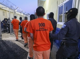 Bandenmitglieder nehmen in Gefängnissen in Guatemala mehr als 40 Wärter als Geiseln