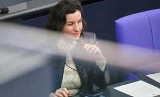 Bär will ersten Fusionsreaktor und mehr Forschung für Frauen