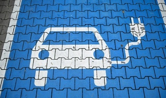 Bundesumweltminister stellt neues Förderprogramm für E-Autos vor
