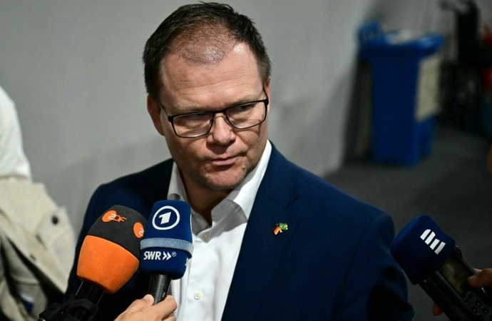 Bundesregierung führt neue E-Auto-Prämie ein - Kritik an Förderung für Plugins