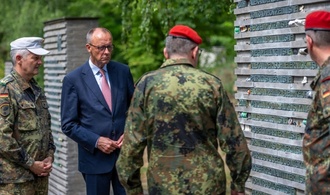 Merz spricht mit Soldaten im Auslandseinsatz und deren Angehörigen