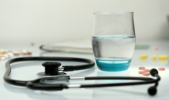 DAK: Beschäftigte waren 2025 rund 19,5 Tage krank - Krankenstands-Gipfel gefordert