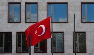 Farbattacke auf türkische Botschaft in Berlin
