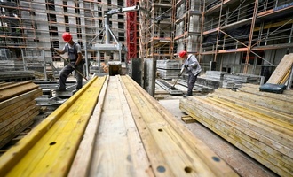 Bauunternehmen erhalten im November deutlich mehr Aufträge