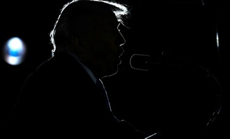 Weißes Haus veröffentlicht manipuliertes Bild von festgenommener Demonstrantin