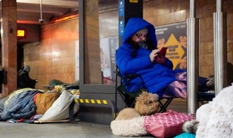 Mindestens ein Todesopfer und 23 Verletzte bei russischen Angriffen in Kiew und Charkiw