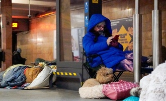 Mindestens ein Todesopfer und 23 Verletzte bei russischen Angriffen in Kiew und Charkiw