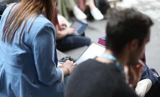 Berufseinsteiger suchen immer länger nach erster Stelle