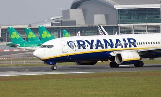 Quartalsgewinn von Ryanair bricht wegen Millionenstrafe in Italien ein
