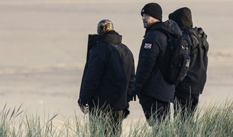 Zwei britische Anti-Migranten-Aktivisten in Frankreich festgenommen