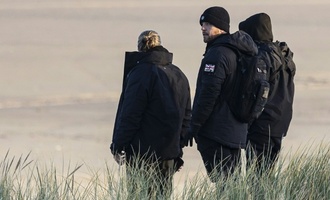 Zwei britische Anti-Migranten-Aktivisten in Frankreich festgenommen