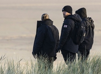 Zwei britische Anti-Migranten-Aktivisten in Frankreich festgenommen