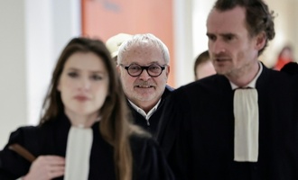 Ecstasy im Champagner der Kollegin: Französischer Ex-Senator vor Gericht