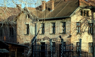 Weltweites Gedenken an Opfer des Holocaust - Kranzniederlegung in Berlin