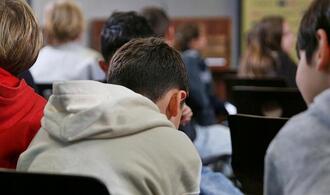 CDU will an allen Schulen ''Handyschutzzonen'' bis zur 10. Klasse