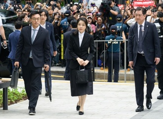 Südkoreas frühere First Lady muss wegen Korruption für 20 Monate ins Gefängnis