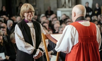 Erzbischöfin Mullally: Erstmals Frau als geistliches Oberhaupt der Anglikanischen Kirche