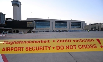 Bundesarbeitsgericht: Fluggastkontrolleurin darf Kopftuch tragen