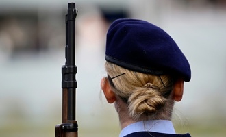 CDU-Frauen wollen Frauen zum Ausfüllen des Wehrdienst-Fragebogens verpflichten