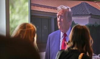 Snyder: Parallelen zwischen Trumps Regierungsstil und Nazi-Methoden