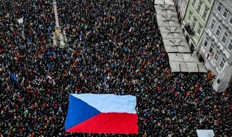 Zehntausende Tschechen demonstrieren für pro-westlichen Staatschef Pavel