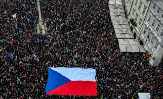 Zehntausende Tschechen demonstrieren für pro-westlichen Staatschef Pavel